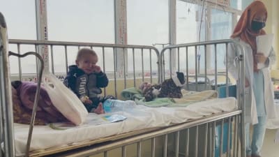 Ett afghanskt barn på sjukhus