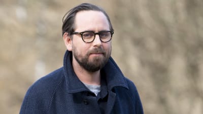 Författaren Philip Teir i närbild. 