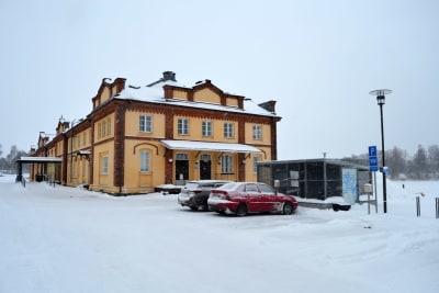 Vinterbild av gamla tullhuset i Vasa som sedan många år tillbaka fungerar som kommunalt museum för modern konst.