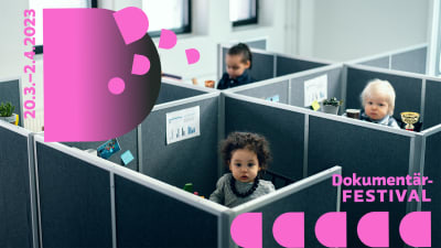 Filmen happy worker, barn i ett kontorslandskap
