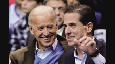Joe och Hunter Biden på en basketmatch år 2010.