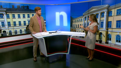 Alexander Beijar och Åsa von Schoultz i tv-nyttstudion.