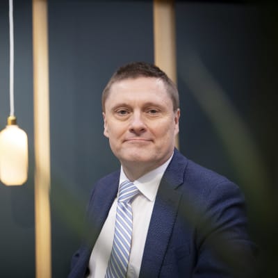 Teemu Lehtinen poseeraa