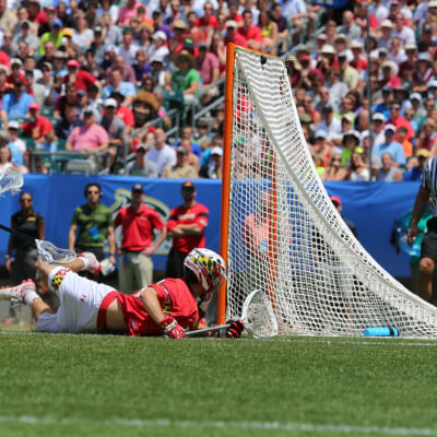 Lacrosse-spelare på planen.
