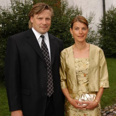 Christian och Camilla Ruuttu på Jari Kurris och Vanessa Forsmans bröllop 2004.