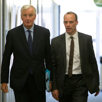 EU:s brexitförhandlare Michel Barnier (till vänster) och den brittiska brexitministern Dominic Raab i Bryssel den 6 september 2018.