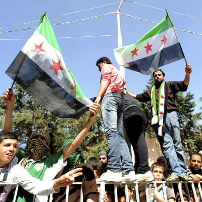 Protester mot Syrienregimen i flyktingläger i Turkiet.