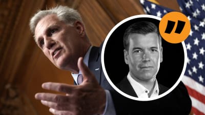 Representanthusets avsatta talman Kevin McCarthy och Svenska Yles USA-korrespondent Daniel Olin. Bildmontage.