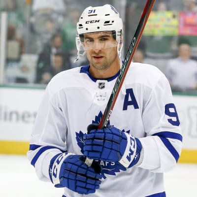 John Tavares representerar för första gången Toronto Maple Leafs.