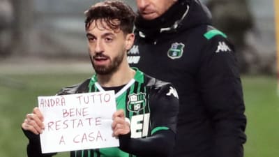 Francesco Caputo firade 1–0-målet med att hålla upp en lapp: "Allt kommer att bli bra. Stanna hemma."