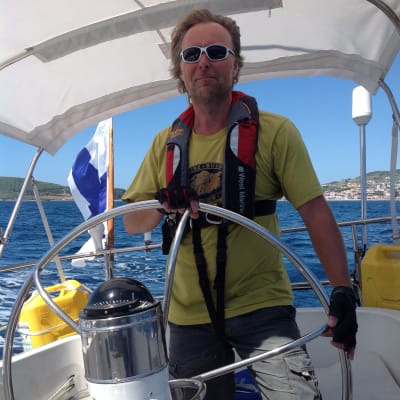 Hasse Eriksson från Vasa seglar över Atlanten i en Swan 431.