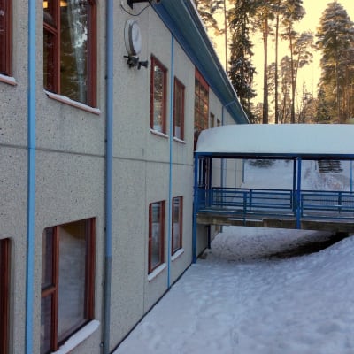 Näse skola i Borgå i vinterskrud