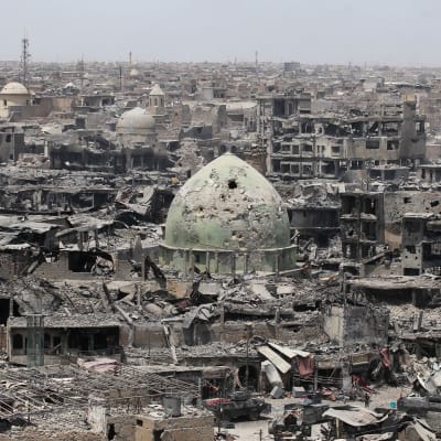 Vy över Mosul i ruiner.