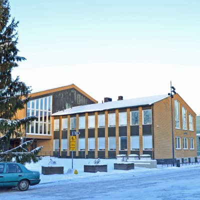 Vanda stadshus i vinterskrud.
