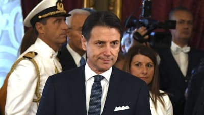 Giuseppe Conte fortsätter som premiärminister.