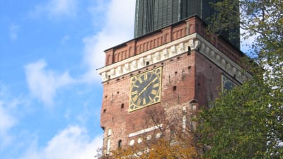 Åbo Domkyrkas torn på hösten.
