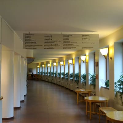 En bild från en av de långa gångarna i Barnets borg