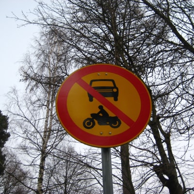 Trafikmärke som anger motorfordon förbjudet.