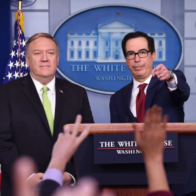 Utrikesminister Mike Pompeo och finansminister Steven Mnuchin besvarar frågor i Vita huset 10.1.2020