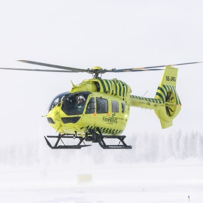 FinnHemsin lääkintähelikopteri talvimaisema