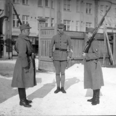 Carl Rudolf Gardberg på skyddskårsövning