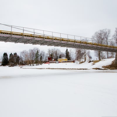 Ilmajoen-kävelysilta-ja-oopperaranta talvella.jpg