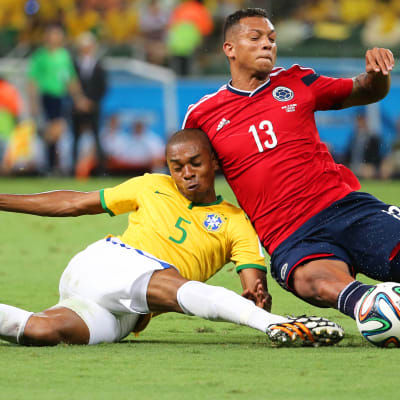 Fernandinho och Fredy Guardin, Brasilien-Colombia, VM 2014