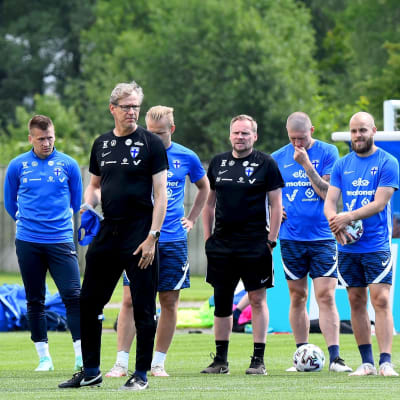 Finlands fotbollsherrar på träning.