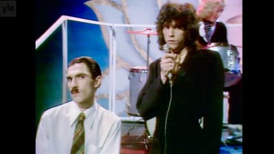 Sparks Top of the Pops -televisioesiintymisessä vuonna 1974, kuva dokumentista The Sparks Brothers.