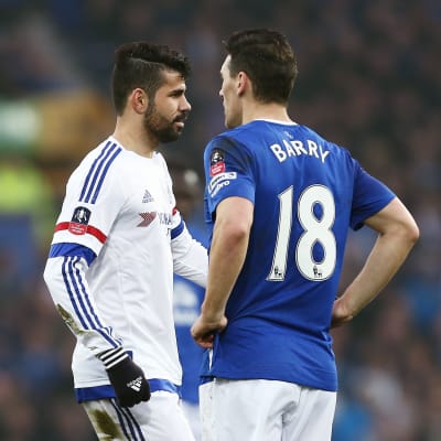 Diego Costa och Gareth Barry, Chelsea-Everton, 12.3.2016.