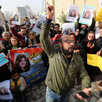 Demonstranterna krävde att Afrak Shawqi friges och att regeringen utreder vem som rövade bort henne