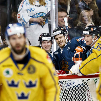 Finland jublar mot Sverige.