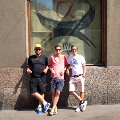 Joakim Stenius, Marko Aikio och Niklas Roiha, som står bakom Brewdog baren i Femkanten