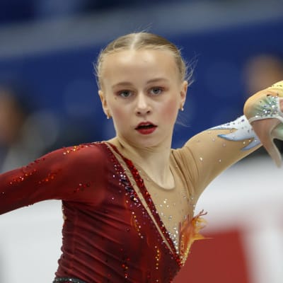 Janna Jyrkinen utför friprogram.
