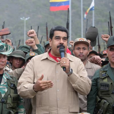 President Nicolas Maduro håller tal i ett militärt träningsläger i delstaten Vargas i Venezuela den 21 maj 2016.