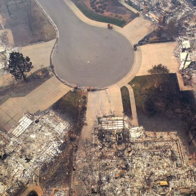Drönarbild på ett förstört bostadsområde i Paradise. Bilden tagen på torsdagen den 15.11.