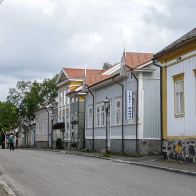 Gammal trähusgata.