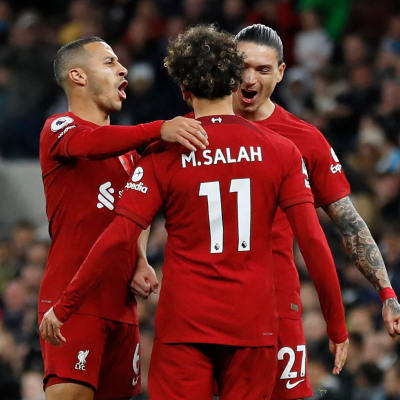 Liverpools spelare firar Mohamed Salahs mål.
