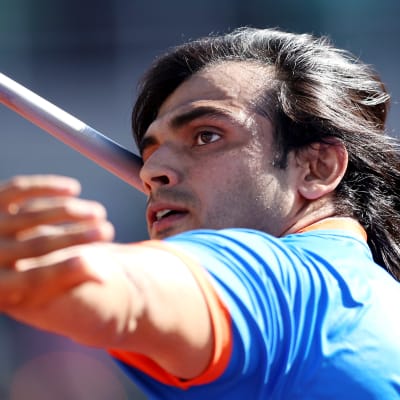 Neeraj Chopra heittämässä. 