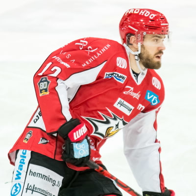 Simon Suoranta spelar ishockey.
