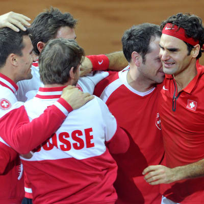Schweiz och Roger Federer firar.