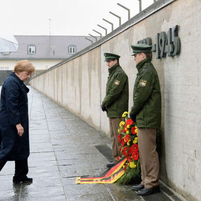 Förbundskansler Angela Merkel besökte besökte minnesmärket av koncentrationslägret i Dachau den 3 maj 2015.