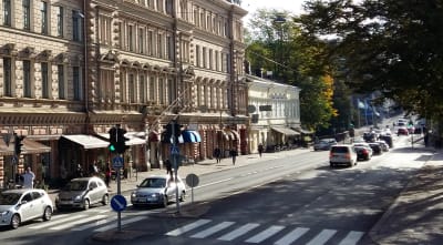 Verdandihuset och Bassihuset sedda från Auragatans och Slottsgatans hörn.