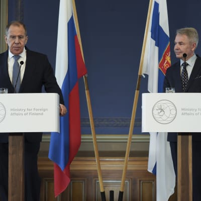 Rysslands utrikesminister Sergej Lavrov och Pekka Haavisto på Ständerhuset i Helsingfors. 