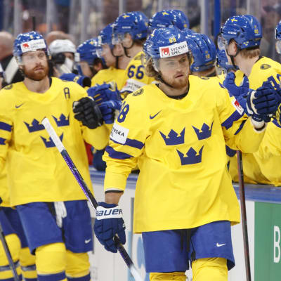 Ruotsin William Nylander (nro 88) teki 2-0-maalin
