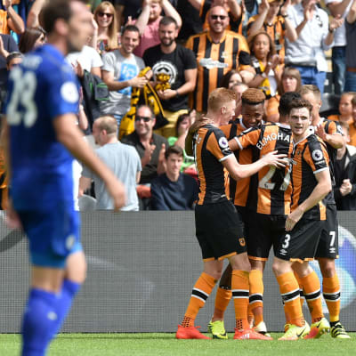Hull firar ett mål i matchen mot Leicester.