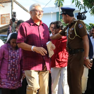 Hymyilevä Gotabhaya Rajapaksa.