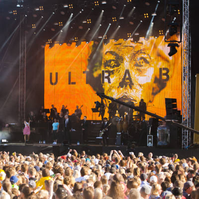 Ultra Bra paluukeikalla Ruisrockin Rantalavalla heinäkuussa 2017.