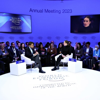 Suomen pääministeri Sanna Marin Maailman talousfoorumissa Sveitsin Davosissa 17. tammikuuta 2023.