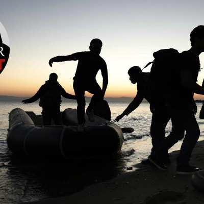 Syriska flyktingar stiger i land på ön Kos i Grekland.